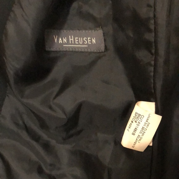 Van Heusen Suit 🧥💰 - Picture 5 of 7